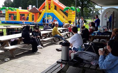 Springkussenfestival voor buurtbewoners